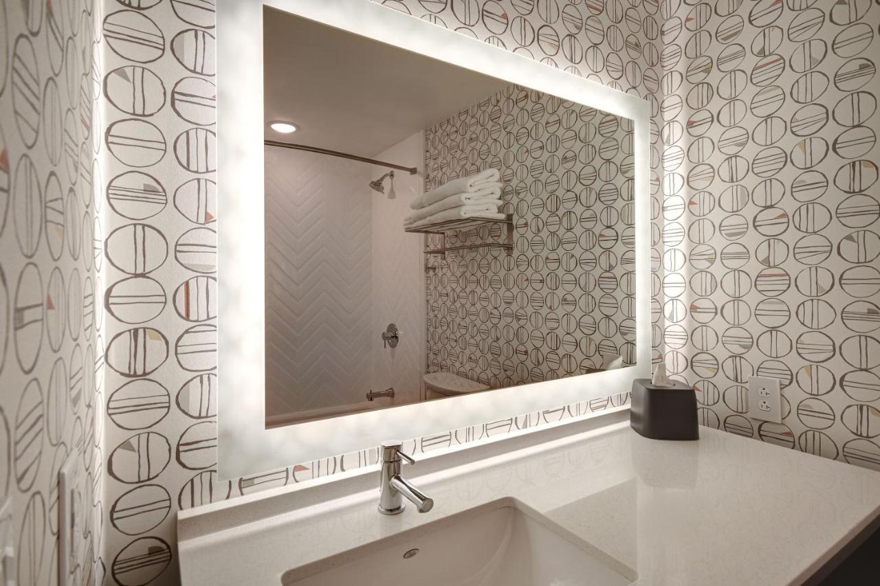 - Erie By Ihg 3* Kearsarge